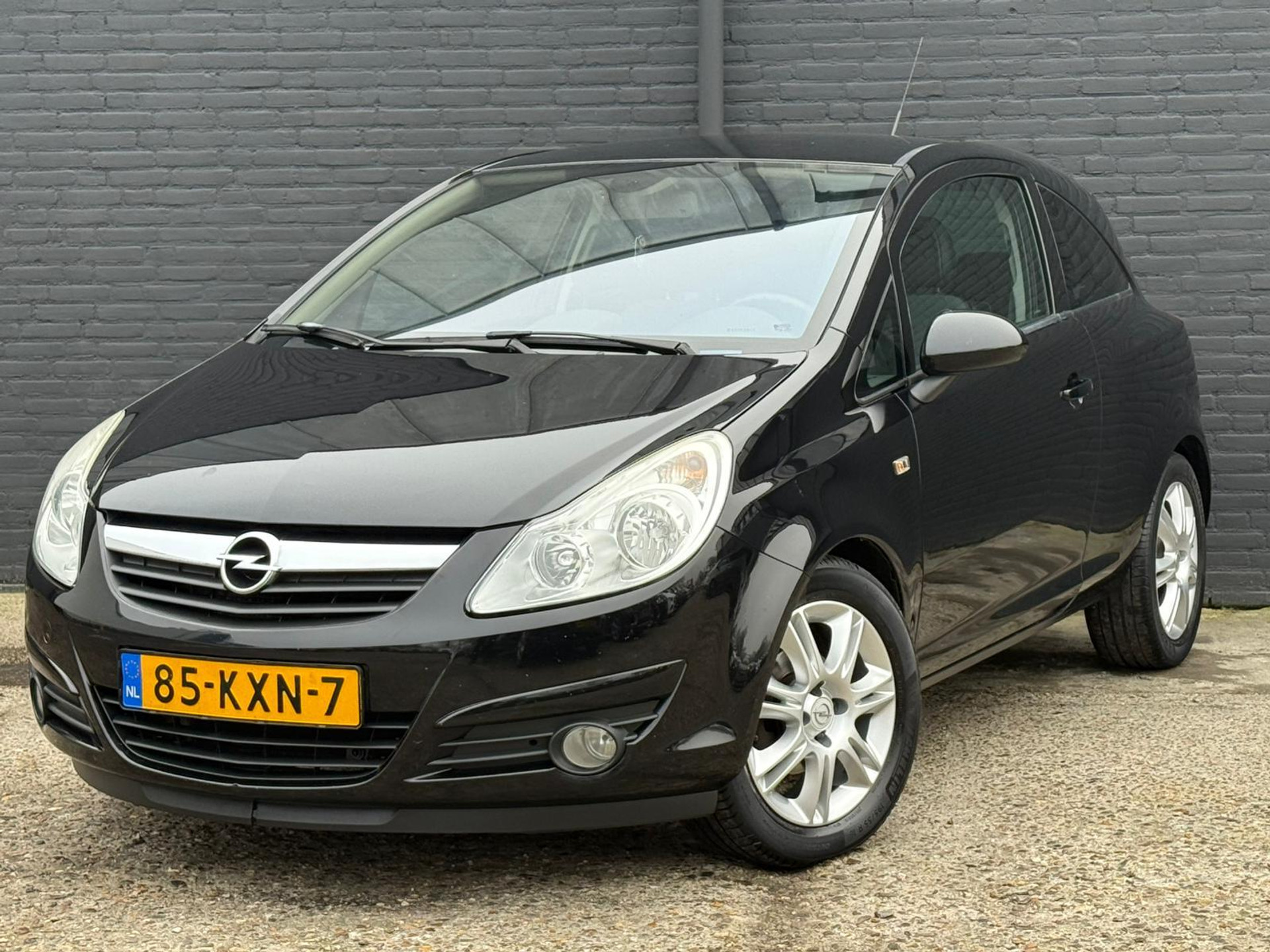 51301988-25.jpg