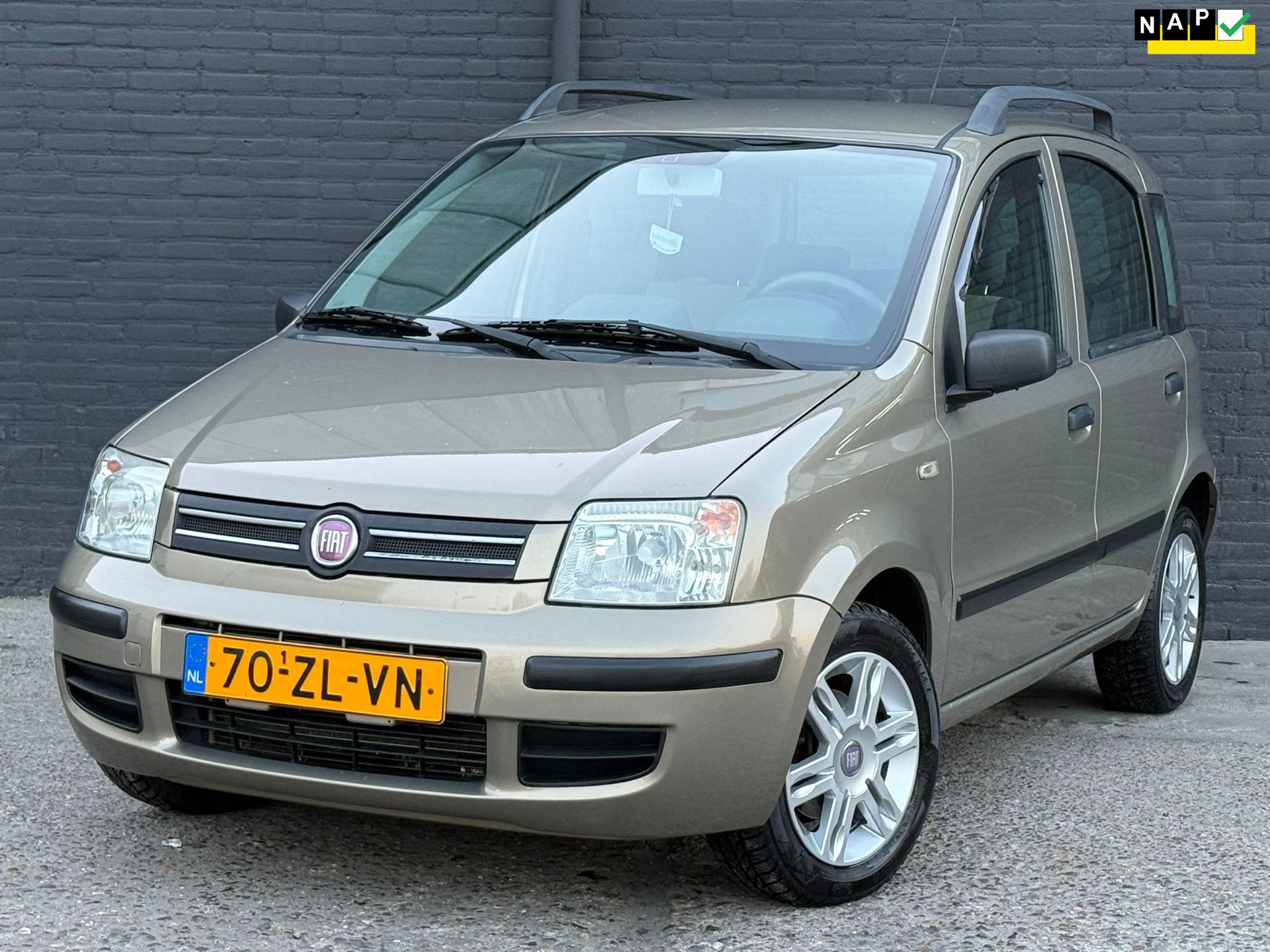 53218304-25.jpg
